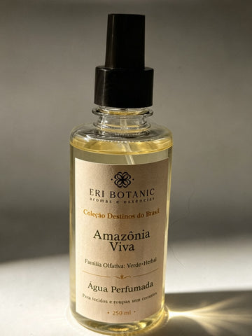 Água Perfumada para Tecidos Sem Corante Eri Botanic | Coleção Destinos do Brasil | Amazônia Viva 250ml