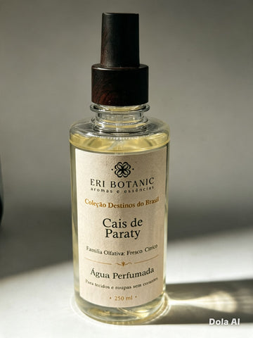 Água Perfumada para Tecidos Sem Corante Eri Botanic | Coleção Destinos do Brasil | Cais de Paraty 250ml